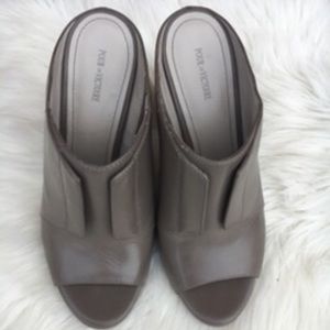 Pour La Victoire heels